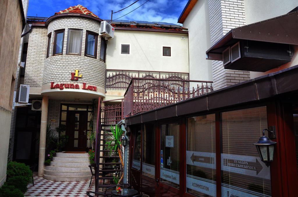 Ni Garni Hotel Laguna Lux מראה חיצוני תמונה