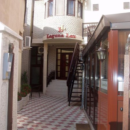 Ni Garni Hotel Laguna Lux מראה חיצוני תמונה